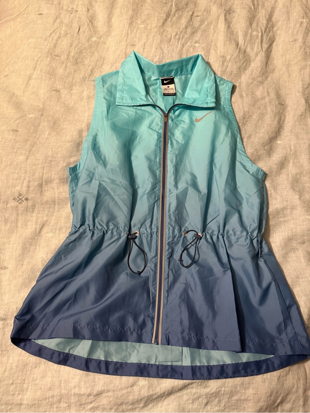 Nike Women's Large Blue Gradient Sleeveless Windbreaker Run Vest